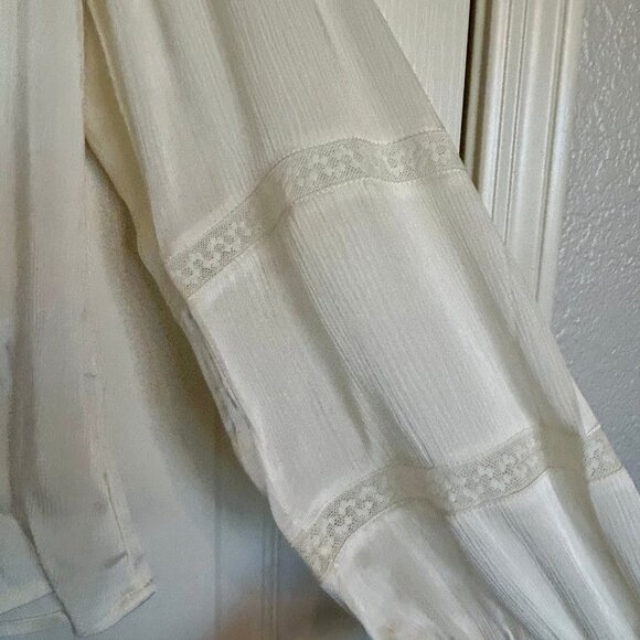 Velvet by Graham and Spencer NWT - Koren V-Neck Blouse in Ecru - Small - Picture 10 of 10